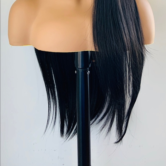Simply Gorgeous Long Black Synthetic Lace Front Wig for Daily Wear/Photos/Events - Picture 2 of 12